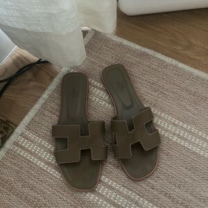Hermes Oran Etaupe Sandals